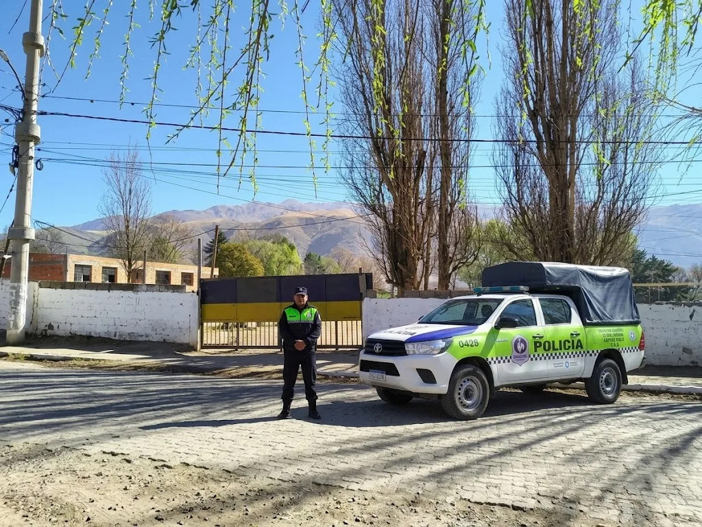 Hallan muerto a joven en club de El Mollar: hipótesis de robo fallido