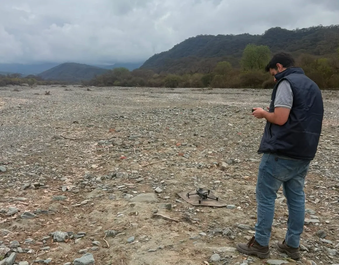 Controles mineros en ríos del norte de Tucumán con uso de drones