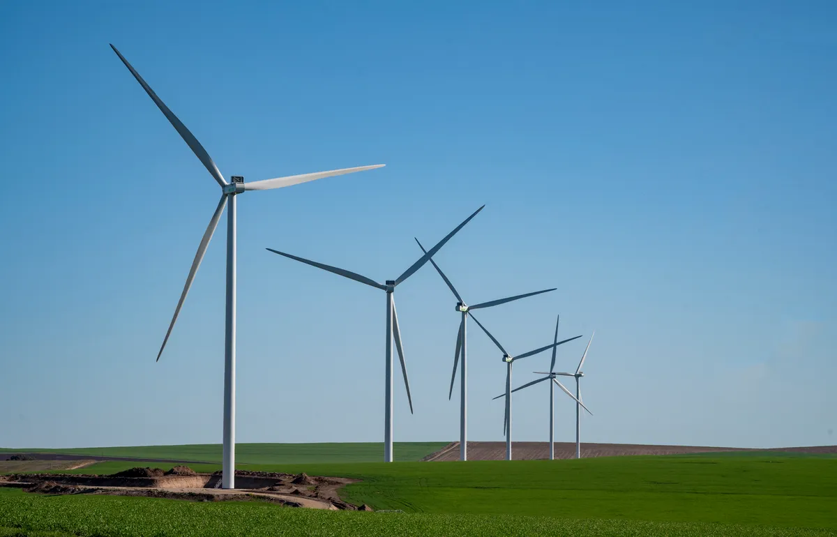 Genneia y YPF Luz postergaron sus salidas a Wall Street