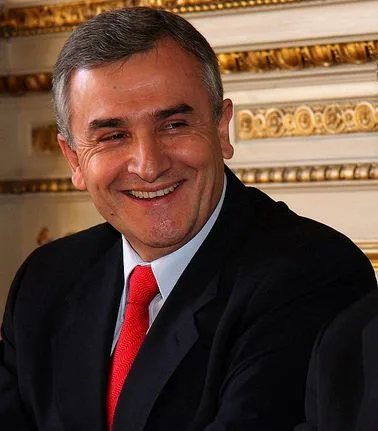 Gerardo Morales se mudó a China y abrió una consultora de energía solar