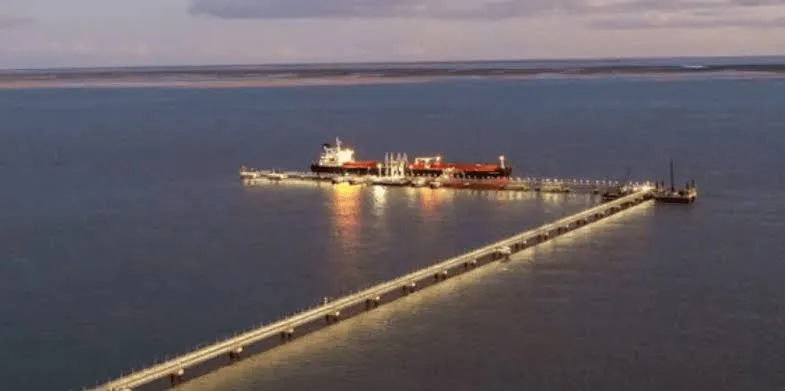 Energía fijó en USD 3,70 por m3 la tarifa máxima de muelle en Puerto Rosales