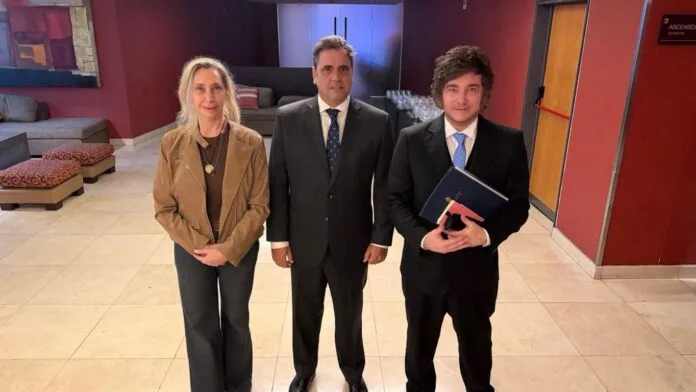 Dardo directo a Catalán: «¿Y ya se sabe dónde vive?»