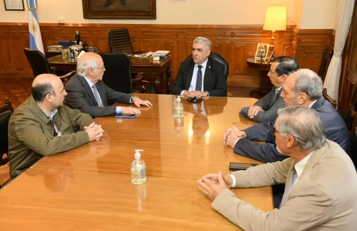 Abad recibió a la nueva conducción de la FET, que sigue bajo Viñuales