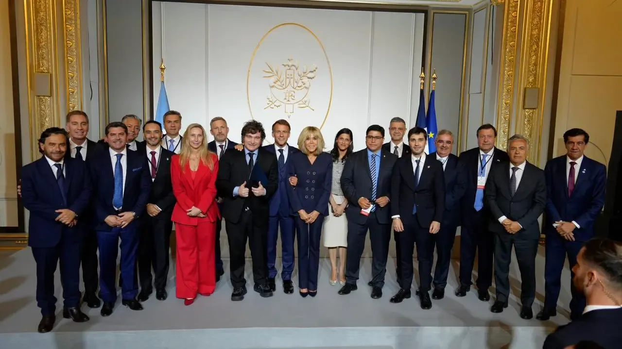 Weretilneck se reunió con Macron en París y presentó a Río Negro como clave energética