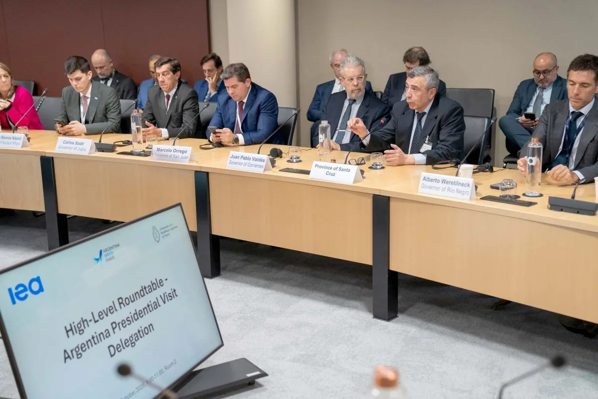 Santa Cruz presentó en París el potencial de Palermo Aike, uranio y tierras raras
