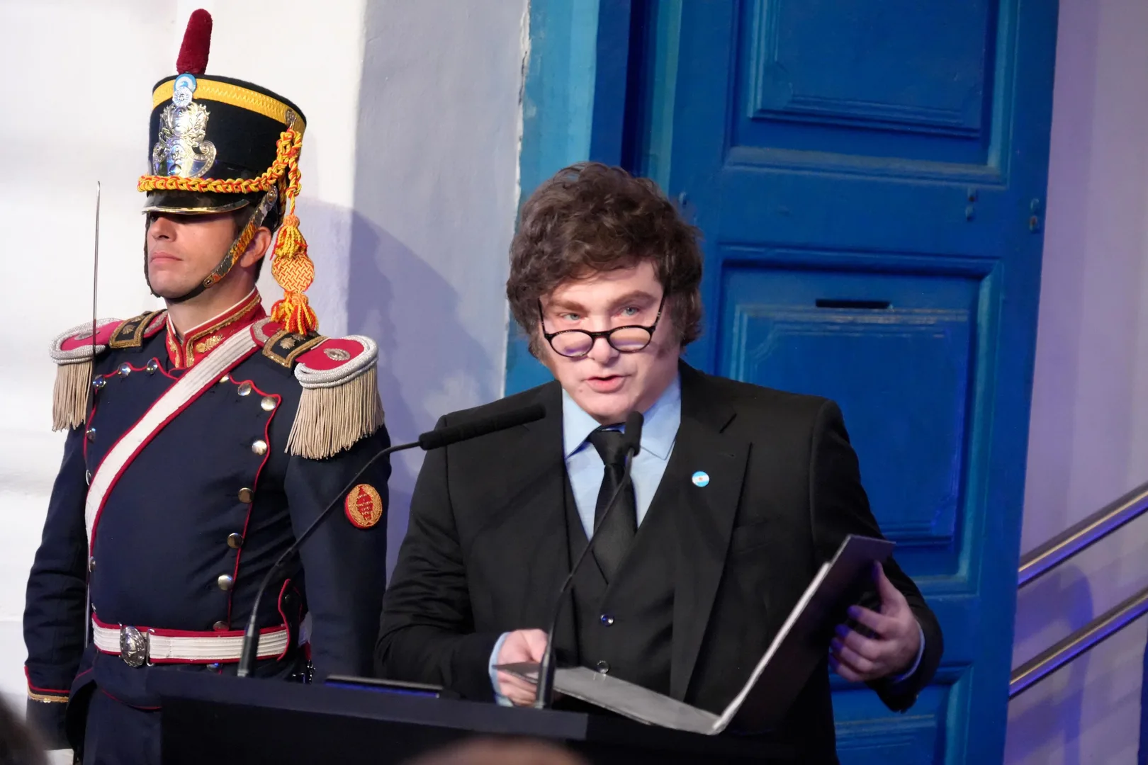 Milei denunció la "estafa de las banderas nobles" y apuntó al socialismo