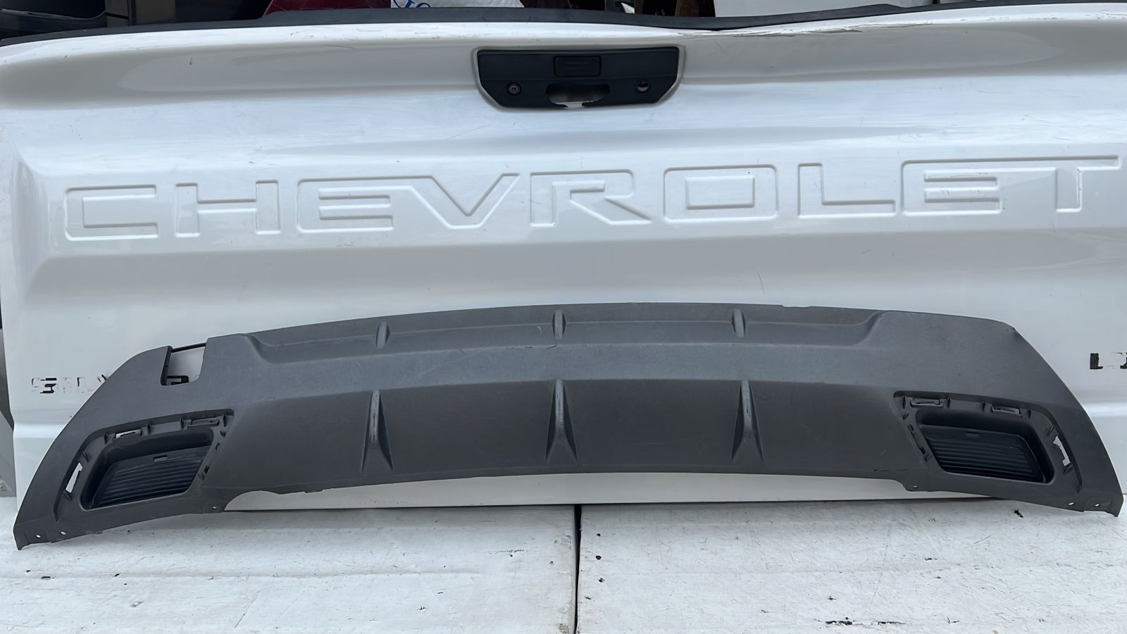 Moldura Spoiler Parachoque Trasero Chevrolet Captiva (19-22)