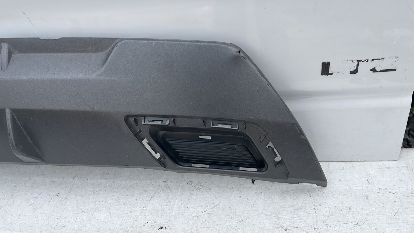 Moldura Spoiler Parachoque Trasero Chevrolet Captiva (19-22) - Imagen 3