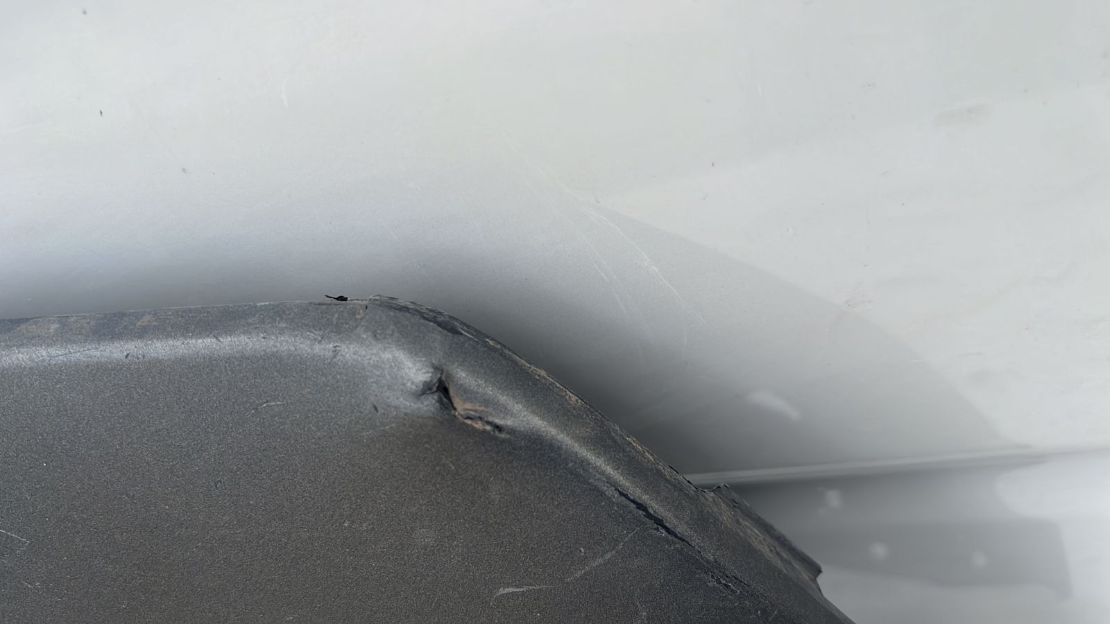 Moldura Spoiler Parachoque Trasero Chevrolet Captiva (19-22) - Imagen 4