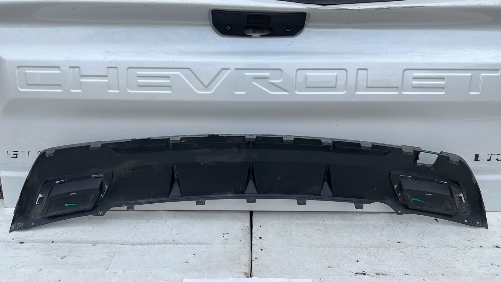Moldura Spoiler Parachoque Trasero Chevrolet Captiva (19-22) - Imagen 5