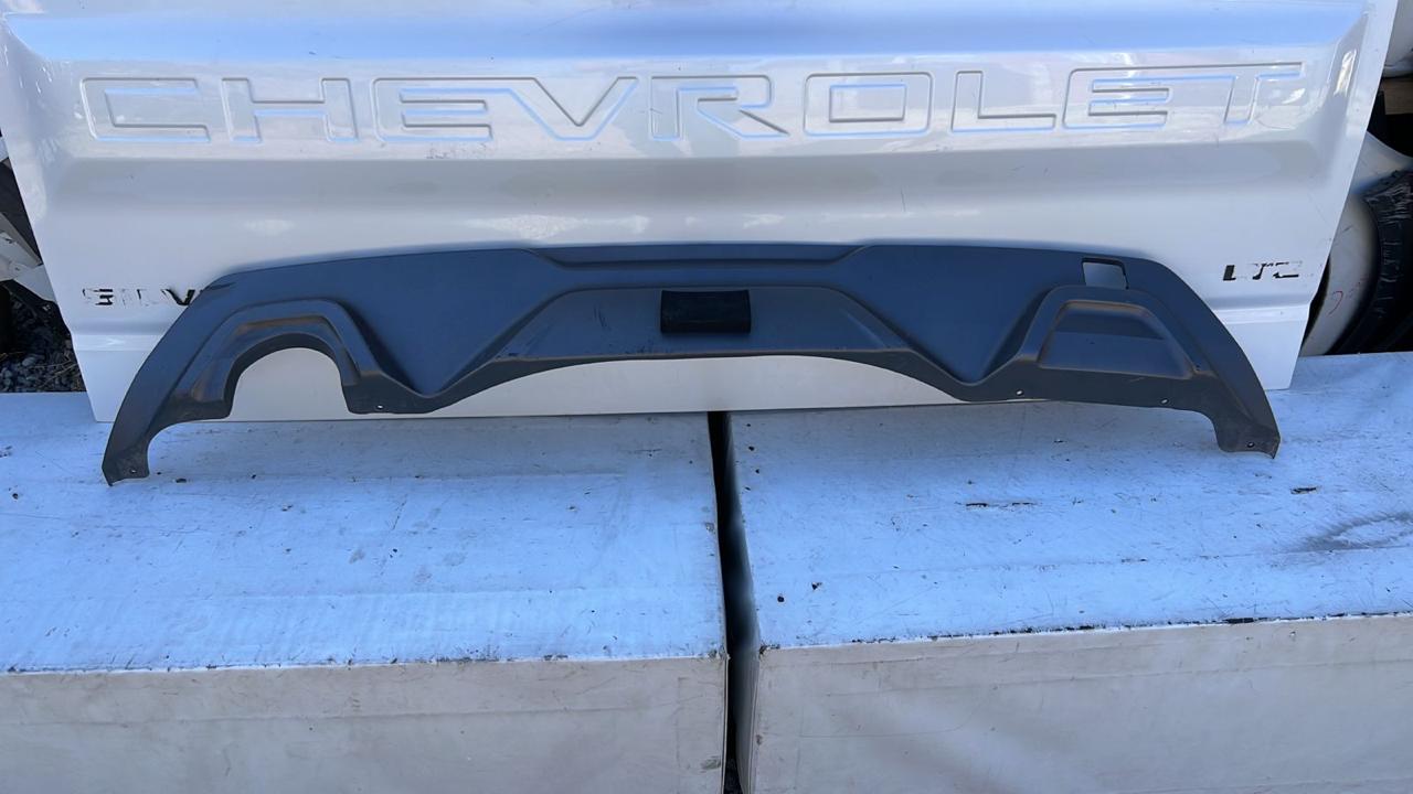 Moldura Spoiler Parachoque Trasero Chevrolet Captiva (19-23) - Imagen 2