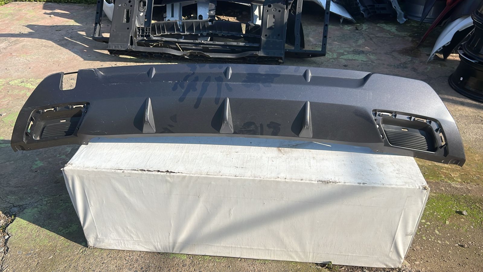 Moldura Spoiler Parachoque Trasero Chevrolet Captiva (19-23) - Imagen 2