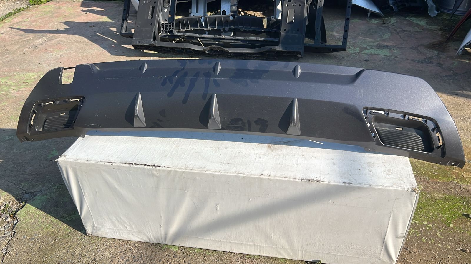 Moldura Spoiler Parachoque Trasero Chevrolet Captiva (19-23) - Imagen 3
