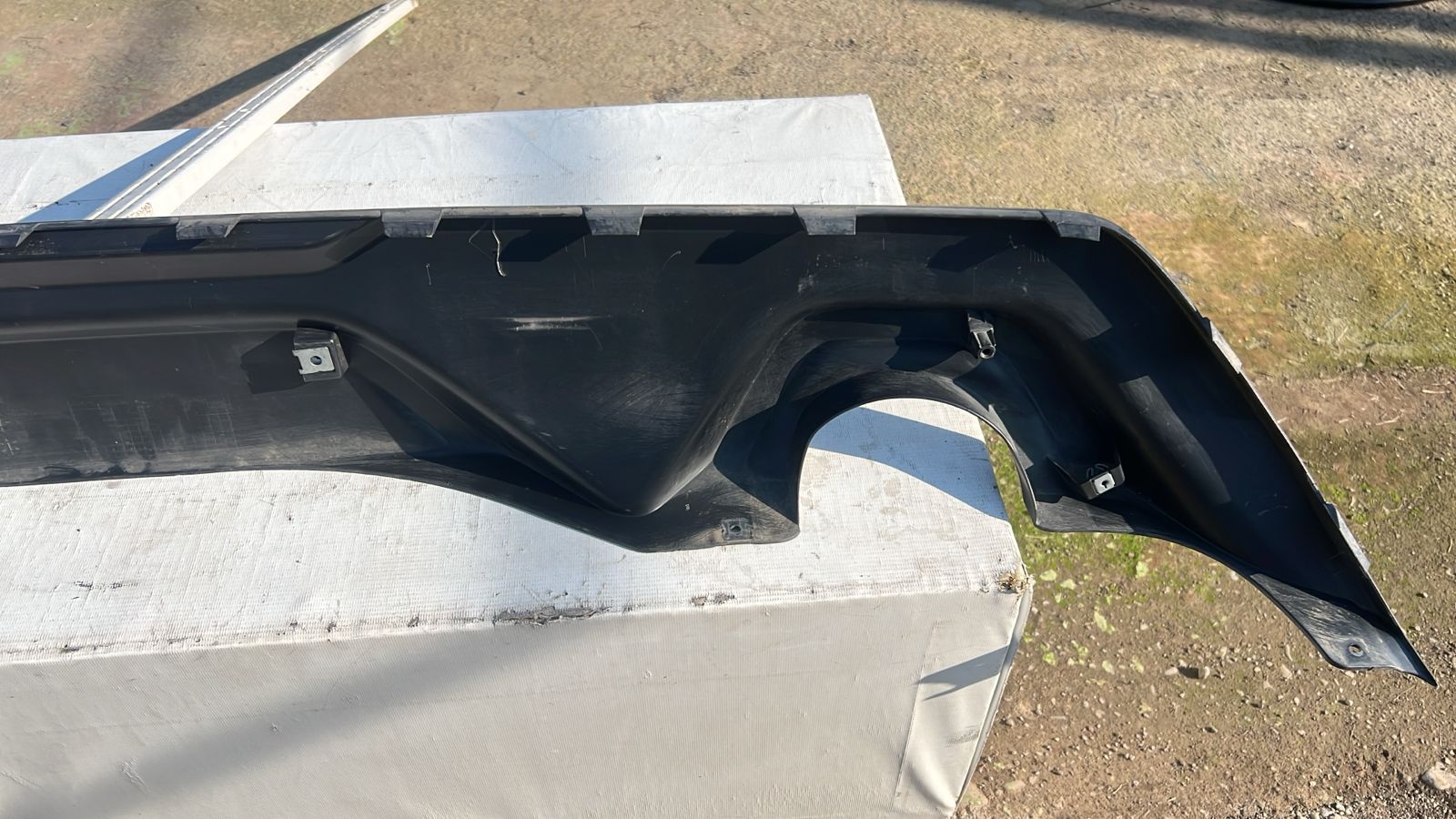 Moldura Spoiler Parachoque Trasero Chevrolet Captiva (19-23) - Imagen 5