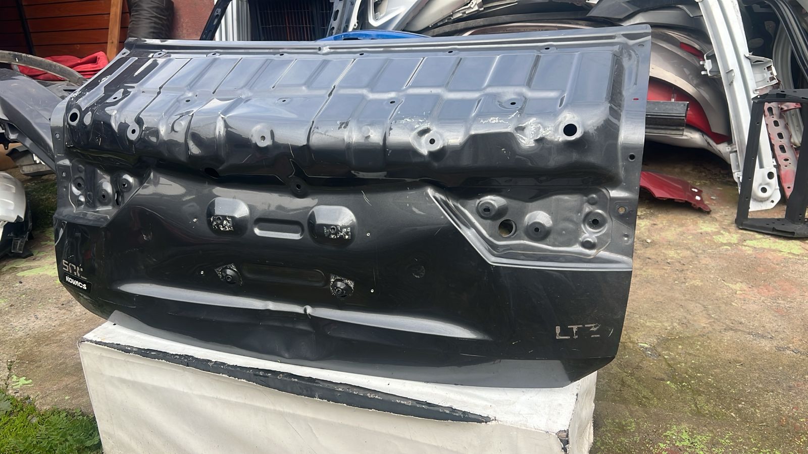 Tapa Maleta Chevrolet Sail (23-26) - Imagen 3