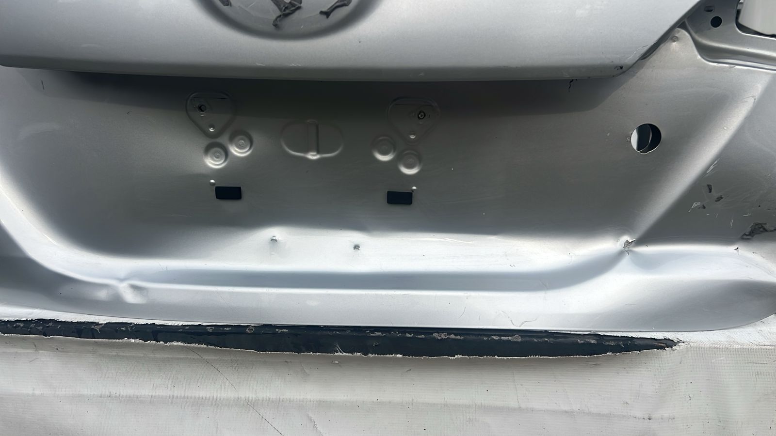 Tapa Maleta Toyota Yaris Sedan (21-23) - Imagen 3
