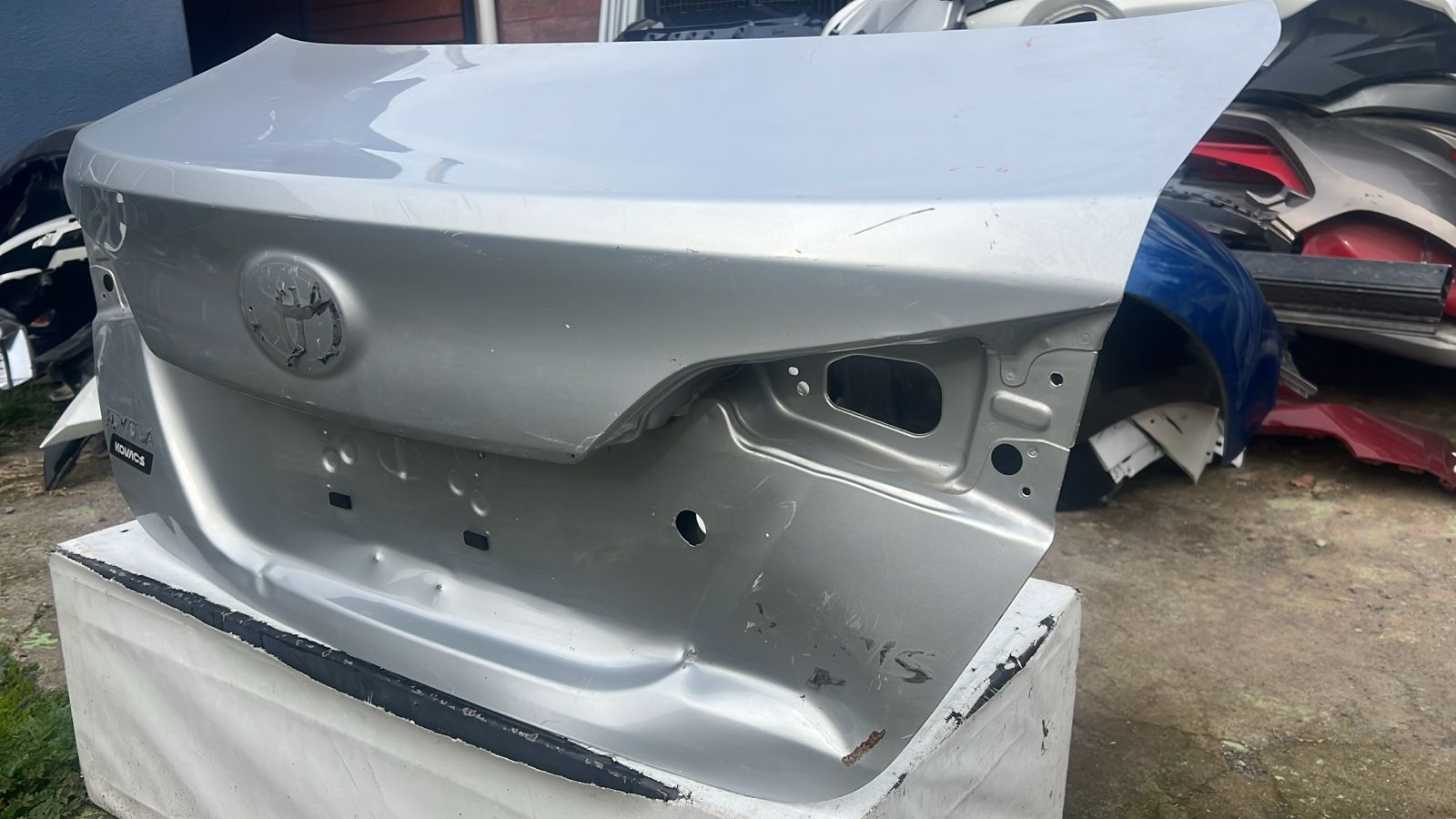 Tapa Maleta Toyota Yaris Sedan (21-23) - Imagen 4