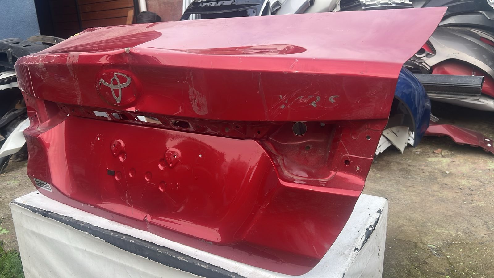 Tapa Maleta Toyota Yaris Sedan (23-25) - Imagen 3