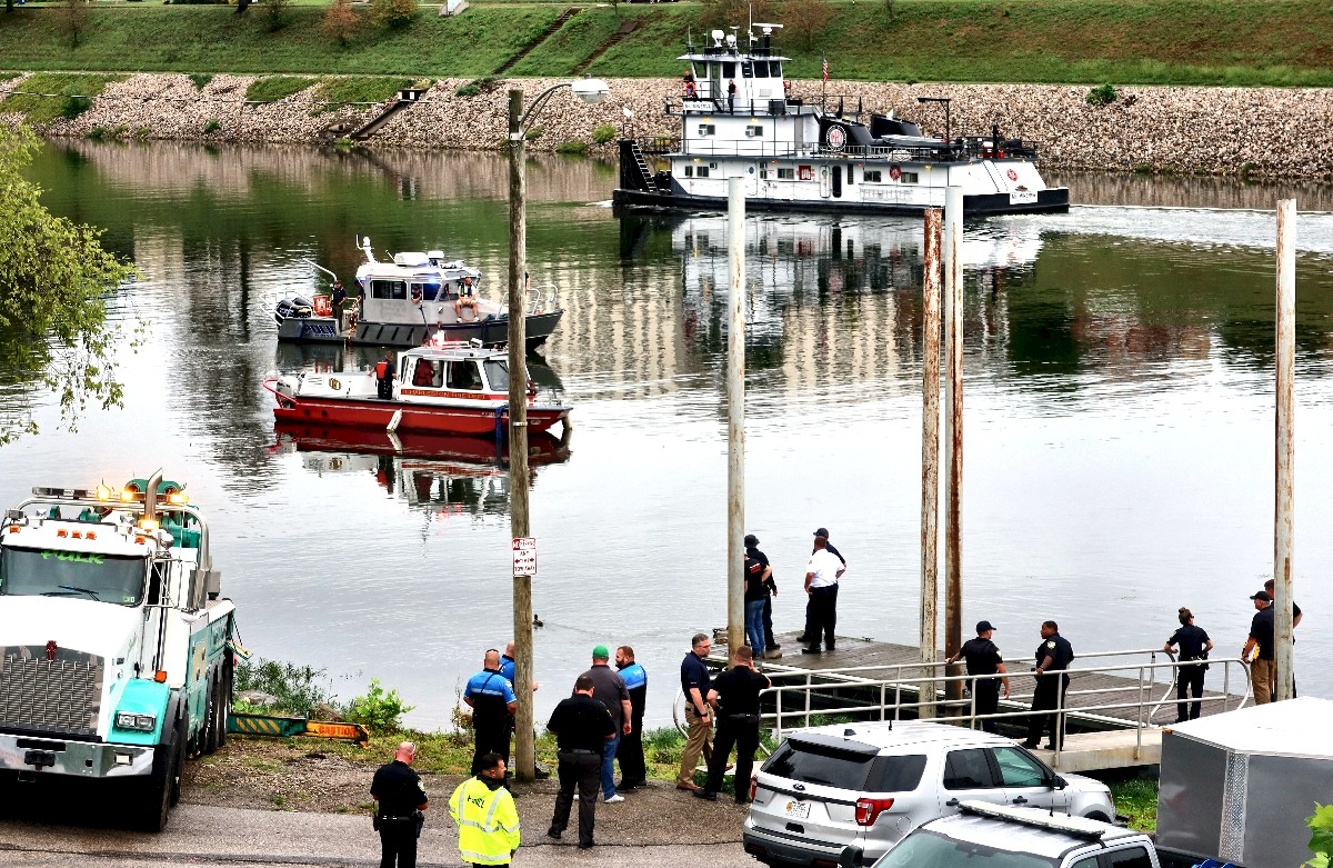 Multiple crews recover vehicle from Kanawha River at Frontier Boat Ramp ...