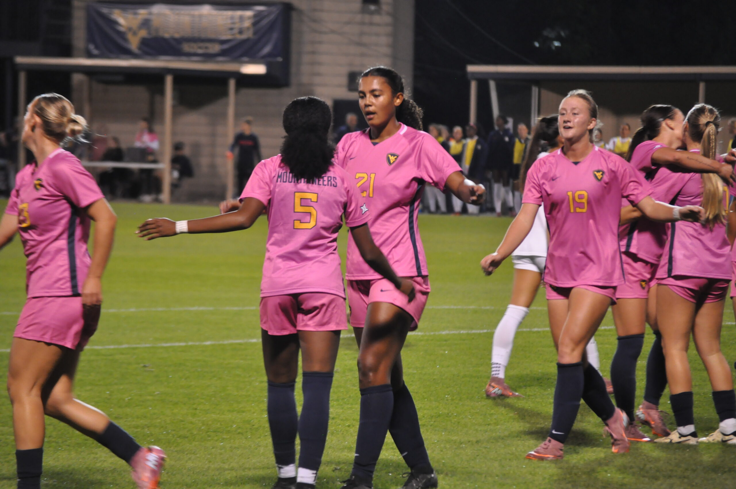 Mountaineers handle Arizona 3-0, extend unbeaten streak to eight straight