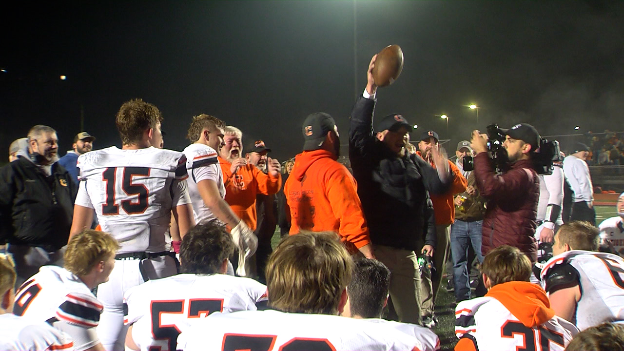 Chapmanville extends undefeated season, ends Bridgeport's 25-game winning streak, 33-27