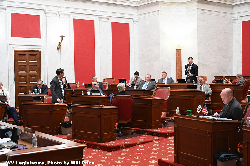 Senators pass bill increasing penalties for trafficking and smuggling