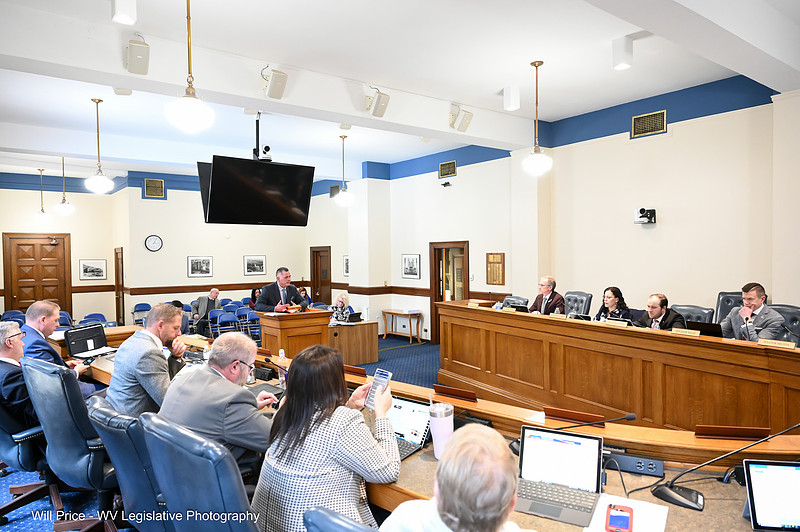 Senate bill requires law enforcement to turn over people with illegal immigration status to ICE