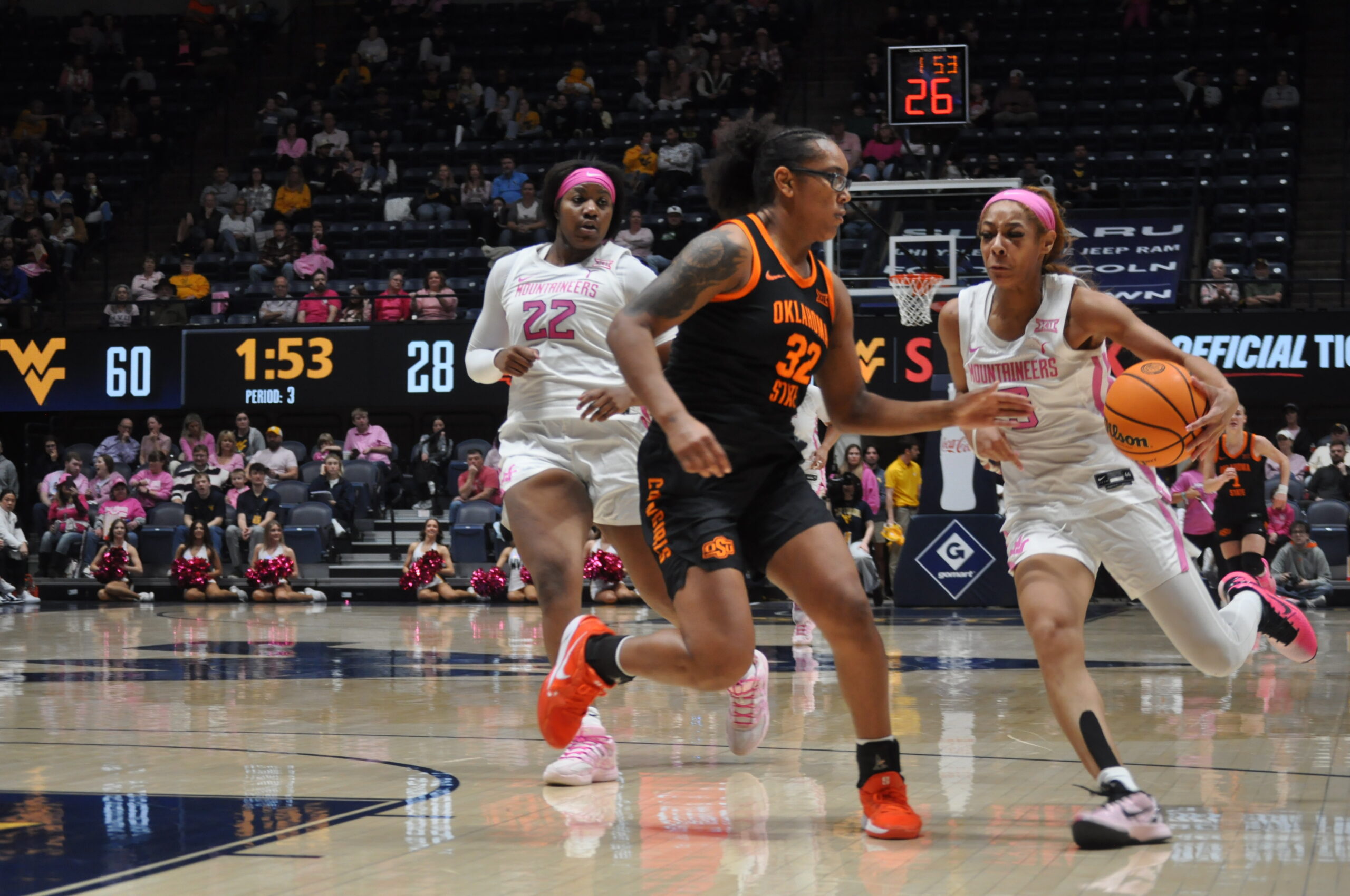 No. 19 West Virginia starts strong, never looks back in 72-40 dismantling of Oklahoma State