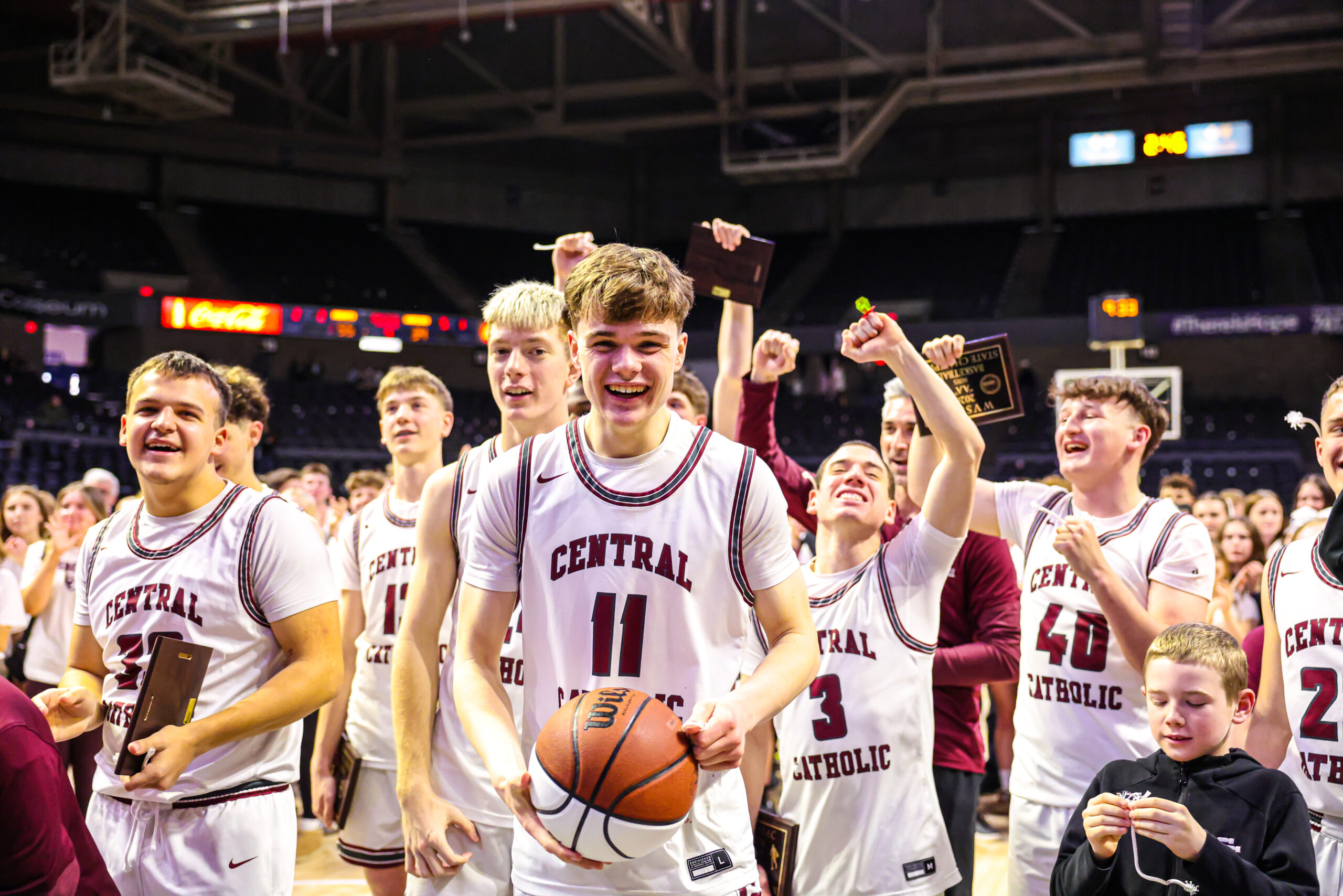 Unbeaten and on top: Wheeling Central caps perfect season with 55-39 win over Wyoming East for second straight state championship