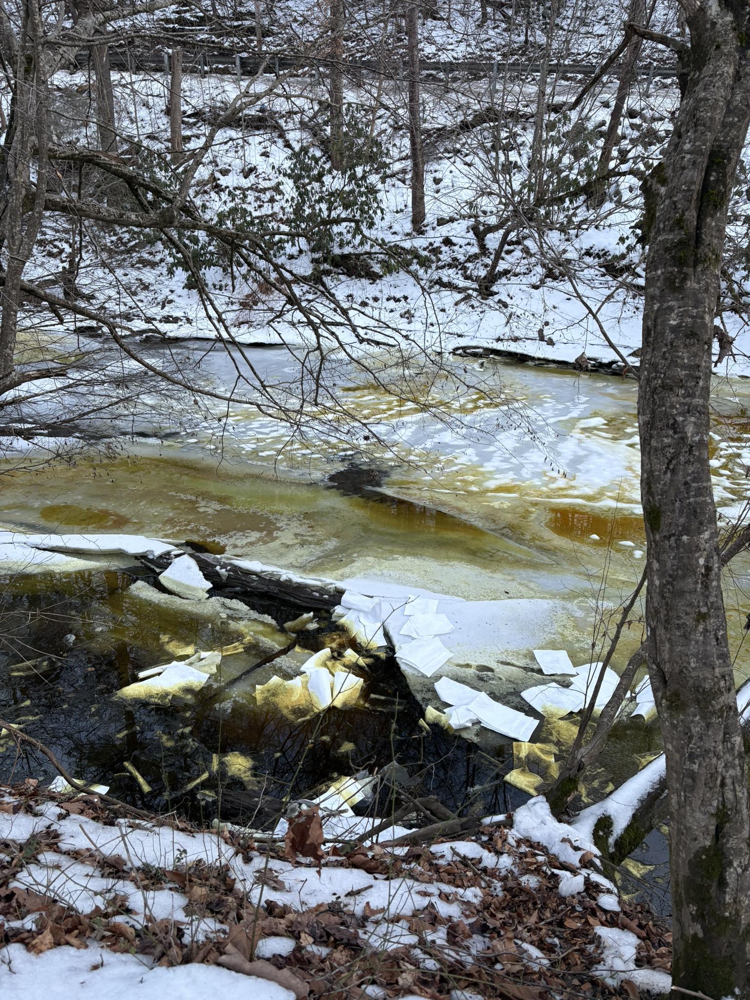 Corps of Engineers continues to work on containing oil spill at R.D. Bailey Lake