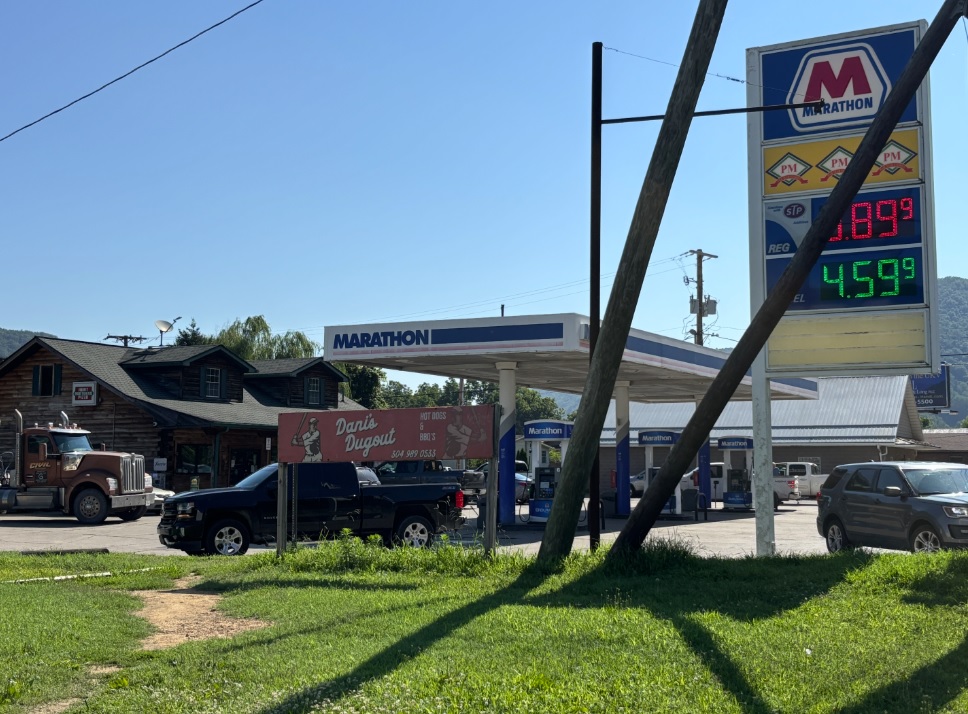 Standoff reported after stabbing in eastern Kanawha County